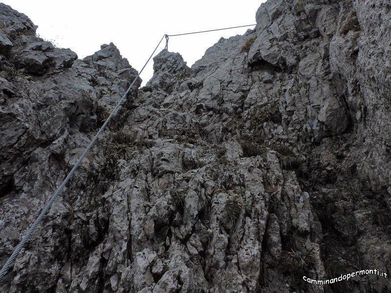 73 Ferrata MAURIZIO Anticima est Monte Alben.JPG -           